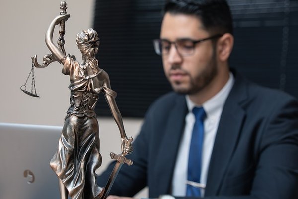 Votre expert en droit du travail à versailles : conseils pratiques